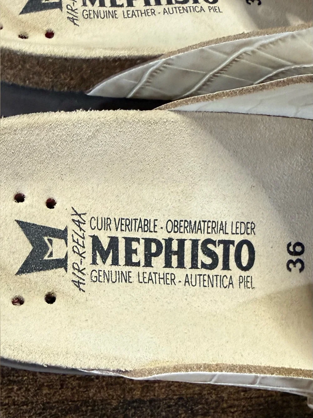 Mephisto Helen White Croc-Embossed Leather Thong Sandals Women’s Size 6